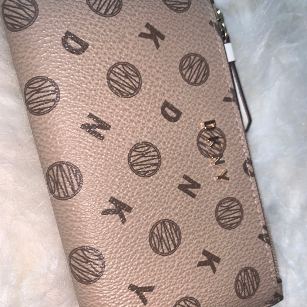 DKNY wallet